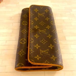 Louis Vuitton clutch